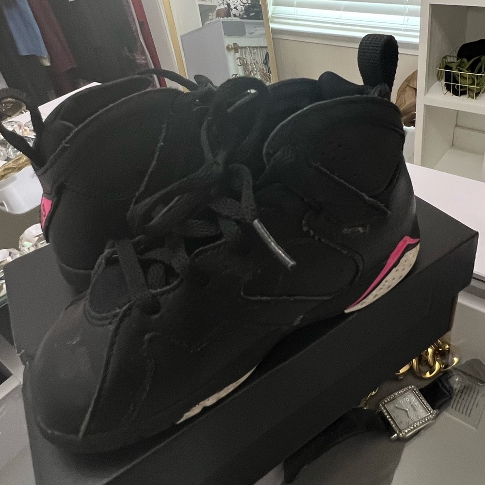 Girls size 7 Jordan 7 retro